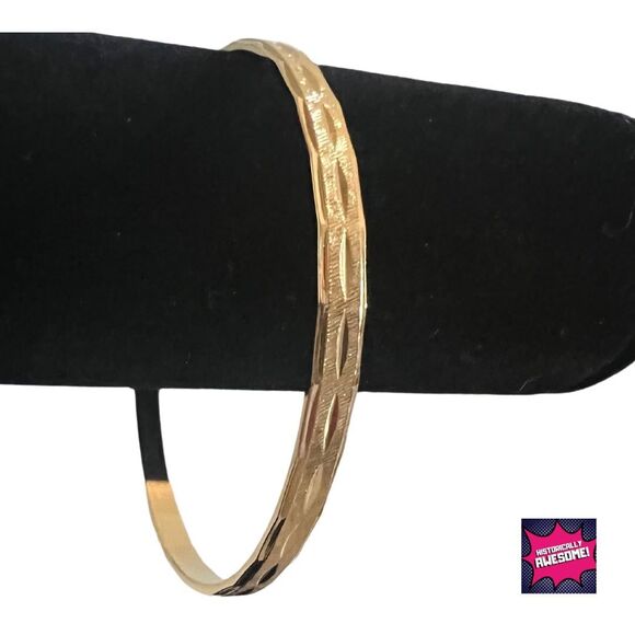 Vintage Diamond Cut Gold-Tone Bangle / Bracelet - Avon - Sz. Small - NIB - Picture 1 of 4